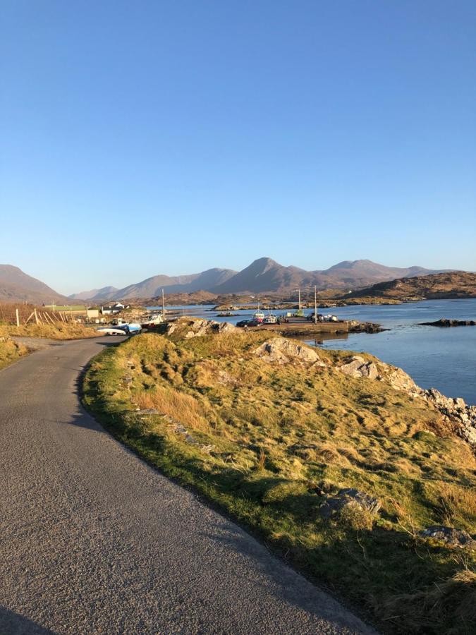 Bruion Connemara Apartment Cleggan Екстериор снимка